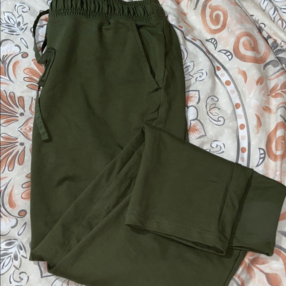 Women’s casual knit pant
